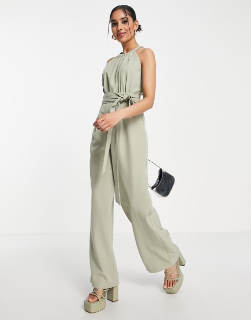 Forever New Petite - Tuta jumpsuit kaki tenue allacciata al collo, 4 di 4