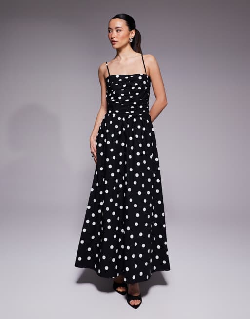 Forever New Petite vestido largo tipo camisola de algodón con lunares negros, 1 de 4