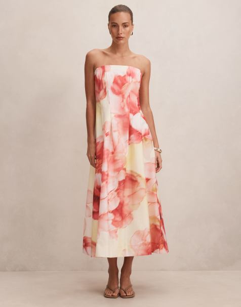 Forever New Petite - Vestito al polpaccio senza spalline rosa a fiori - view 1