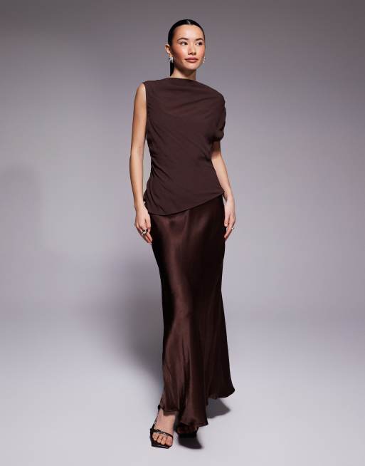 Forever New Petite - Vestito lungo 2 in 1 a sottoveste color cioccolato con top sovrapposto