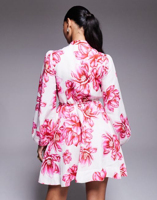 Forever New - Robe courte et boutonnée à l'avant avec imprimé fleuri et détail noué - Rose, 4 de 4