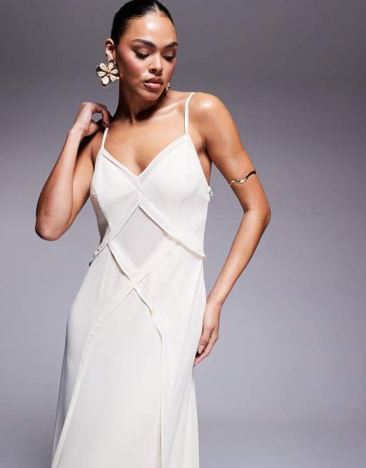 Forever New - Robe longue à godets et détail croisé - Crème, 2 de 4