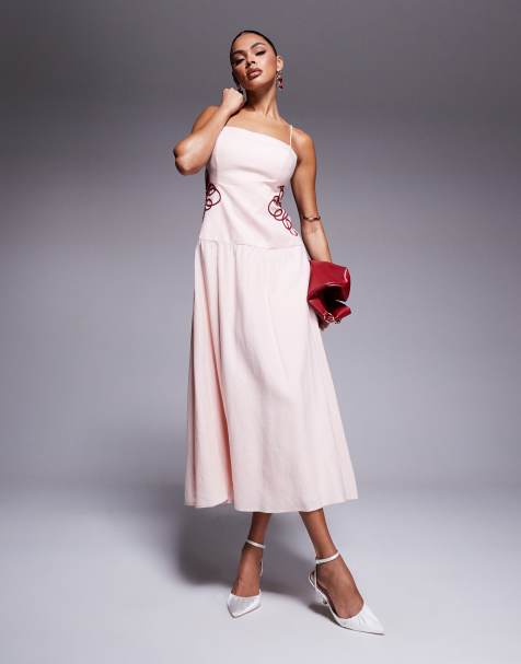 Forever New - Robe longue avec ourlet plongeant et broderie à la taille - Rose poudré - view 1