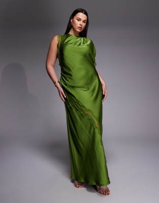 Forever New - Robe longue en satin et dentelle à épaule asymétrique - Vert 50