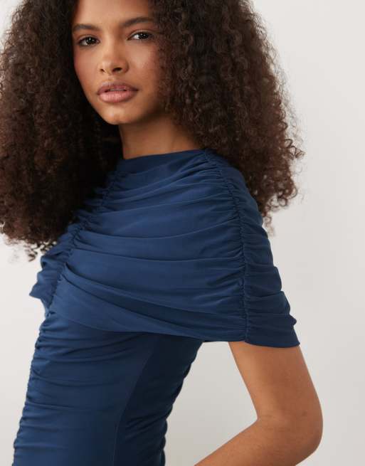 Forever New robe longue fluide froncée avec détail cape en bleu, 4 de 4