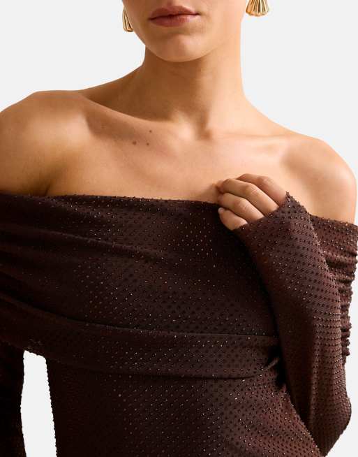 Forever New - Robe longue près du corps à strass thermocollés avec encolure Bardot rabattue - Chocolat, 3 de 4
