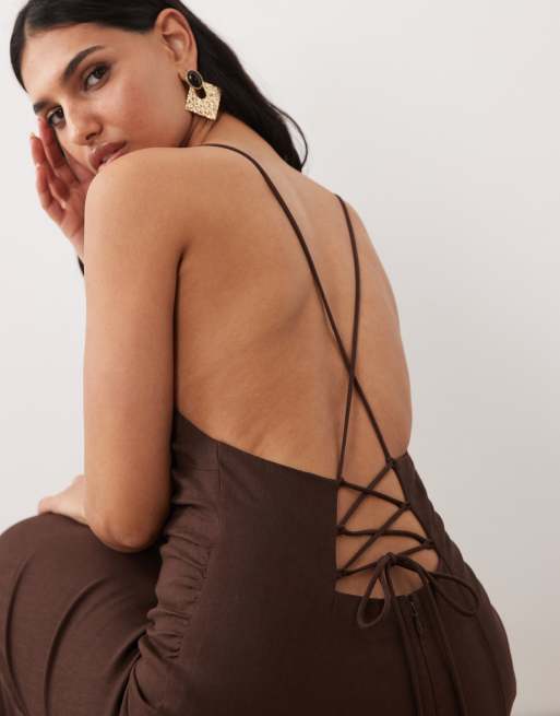 Forever New - Robe mi-longue en lin mélangé stretch avec dos corset - Chocolat, 3 de 4
