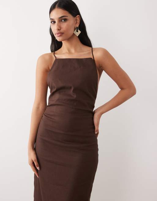 Forever New - Robe mi-longue en lin mélangé stretch avec dos corset - Chocolat, 4 de 4