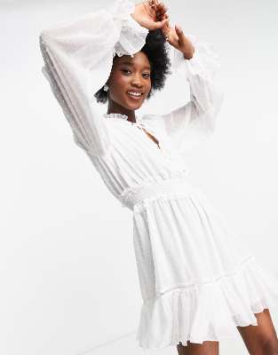 Forever New - Robe patineuse courte à taille froncée et ourlet virevoltant - Ivoire