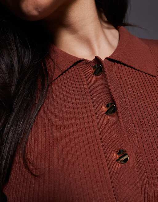 Forever New – Rostfärgad, stickad midiklänning med knäppning och skärp i midjan, 4 av 4