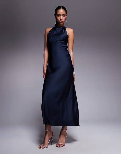 Forever New – Rückenfreies, hochgeschlossenes Satin-Maxikleid in Moonlight - view 1