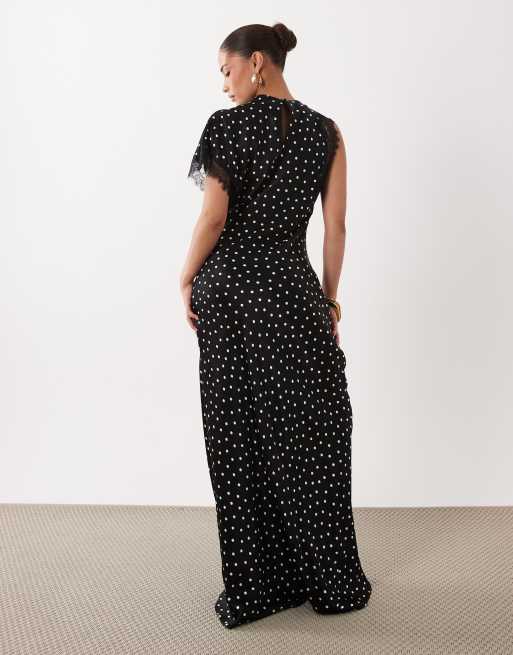 Forever New – Satin-Maxikleid in Schwarz mit Punktemuster, asymmetrischem Rock, U-Boot-Ausschnitt und Spitzendetail, 4 von 4