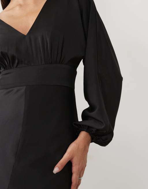 Forever New satin v neck batwing slit front maxi dress in black, 4 of 4