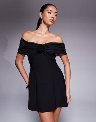 Forever New - Schulterfreies Minikleid in Schwarz