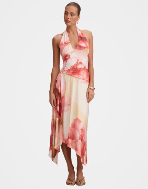 Forever New - Soepelvallende midi jurk met halternek met en hoog-laag zoom en bloemenprint in roze - view 1