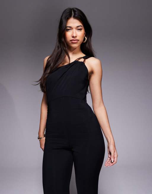 Forever New – Svart, enaxlad jumpsuit med metalldetalj, 3 av 4