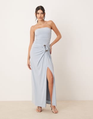 Forever New - Trägerloses, gerafftes Maxikleid in Nebelblau