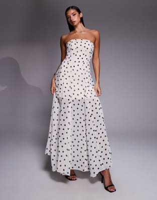 Forever New - Trägerloses, transparentes Maxikleid in Weiß mit Polka Dots
