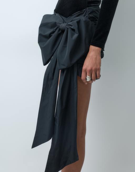 Forever New velour minikjole med sløjfedetalje i sort, 2 af 5