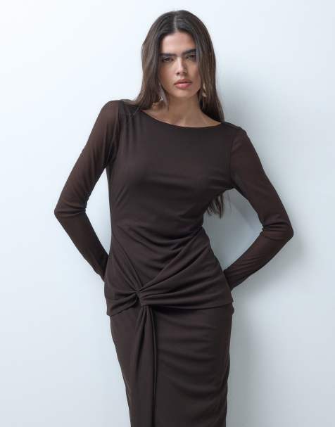 Forever New vestido largo en chocolate con escote asimétrico, espalda descubierta y detalle drapeado lateral - view 1