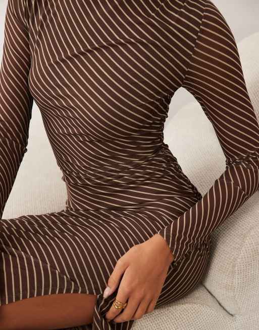 Forever New - Vestido largo marrón a rayas con cuello recto de malla, 3 de 4