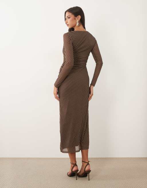 Forever New - Vestido largo marrón a rayas con cuello recto de malla, 4 de 4