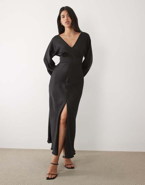 Forever New - Vestido largo negro con cuello de pico, mangas murciélago y abertura delantera de satén - view 1