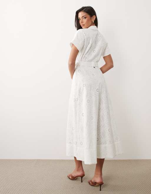 Forever New - Vestito camicia midi a maniche corte in pizzo bianco con cintura, 4 di 4
