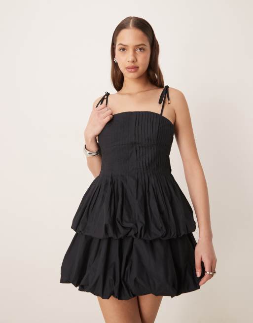 Forever New - Vestito corto nero con fondo a doppio palloncino e spalline allacciate, 2 di 4