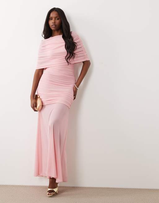 Forever New - Vestito lungo in rete rosa con scollo a barchetta e dettaglio a mantella