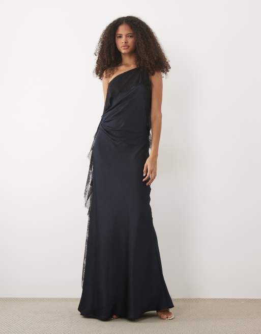 Forever New - Vestito lungo monospalla taglio sbieco in raso blu navy con dettaglio in pizzo, 3 di 4