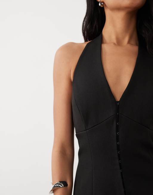 Forever New - Vestito lungo sartoriale in misto chiffon nero allacciato al collo con gancetti, 3 di 4