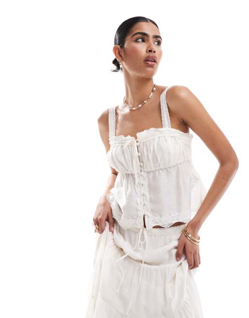 Forever New – Vit crop top med knytning framtill, del av set