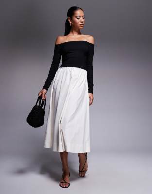 Forever New - Wadenlanges Kleid in Schwarz und Cremeweiß mit Carmen-Ausschnitt und asymmetrischem Saum