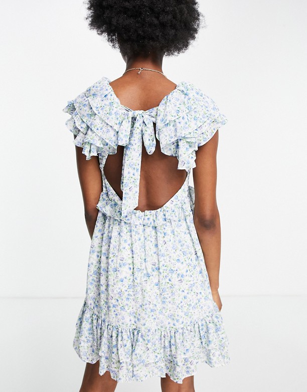 Forever New – Warstwowa sukienka mini z falbankami na ramionach i wzorem w drobne zielone kwiatki Wrzosowy w drobne kwiatki Ceny 