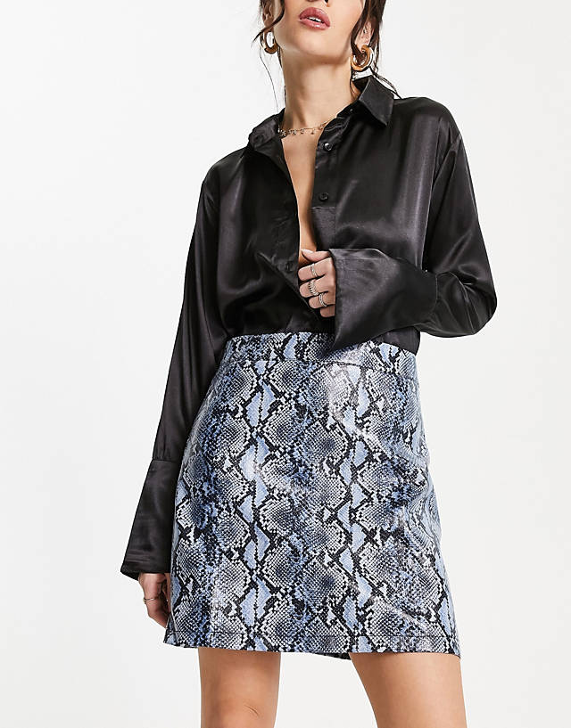 Forever Unique - high waisted pu skirt in blue snake