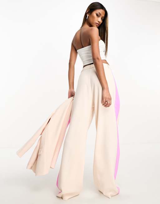 Forever Unique – Zweiteiliger Hosenanzug in Ecru mit Streifen in Rosa, 2 von 4