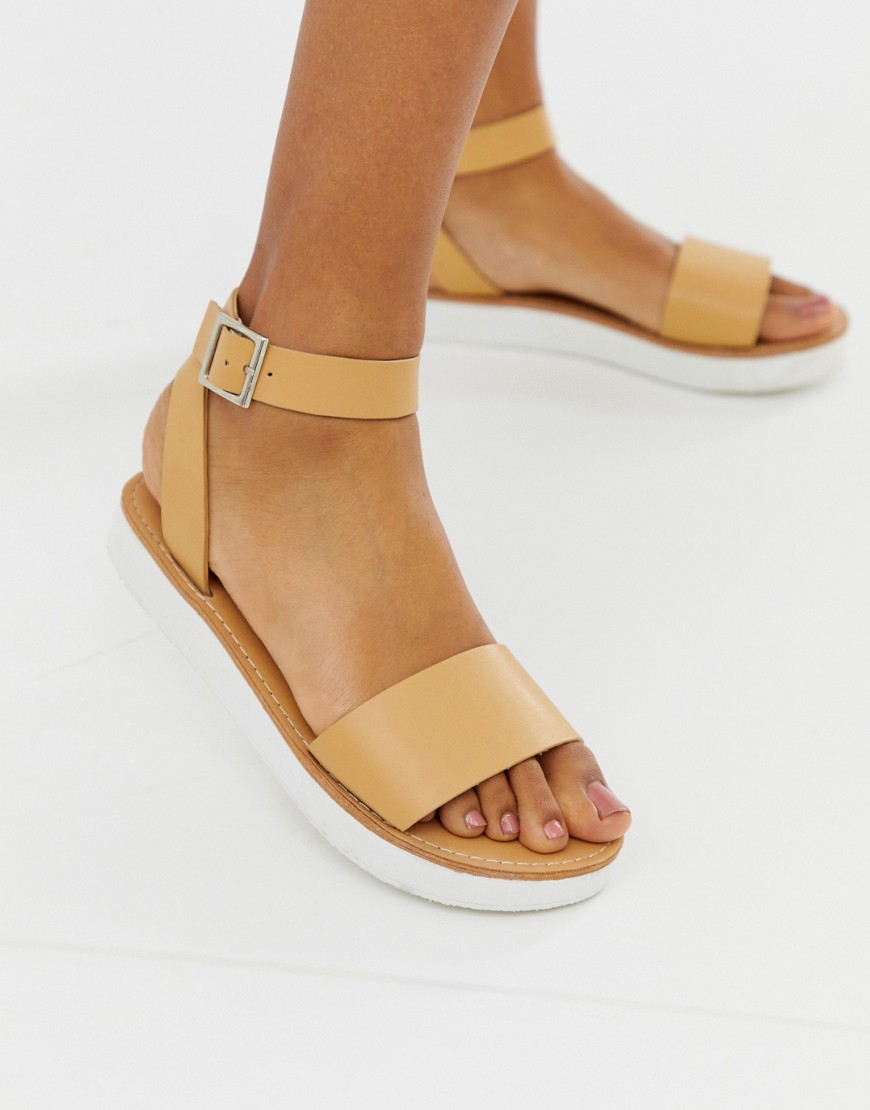 Forlong tykke flade sandaler fra ASOS DESIGN-Beige