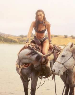 Frankies Bikinis x Bella Hadid - Haut de bikini à dos nu - Noir