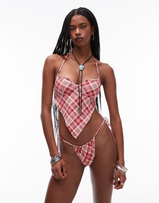 Frankies Bikinis X Bella Hadid - Top bikini rosso a quadretti con fondo a punta, 2 di 5