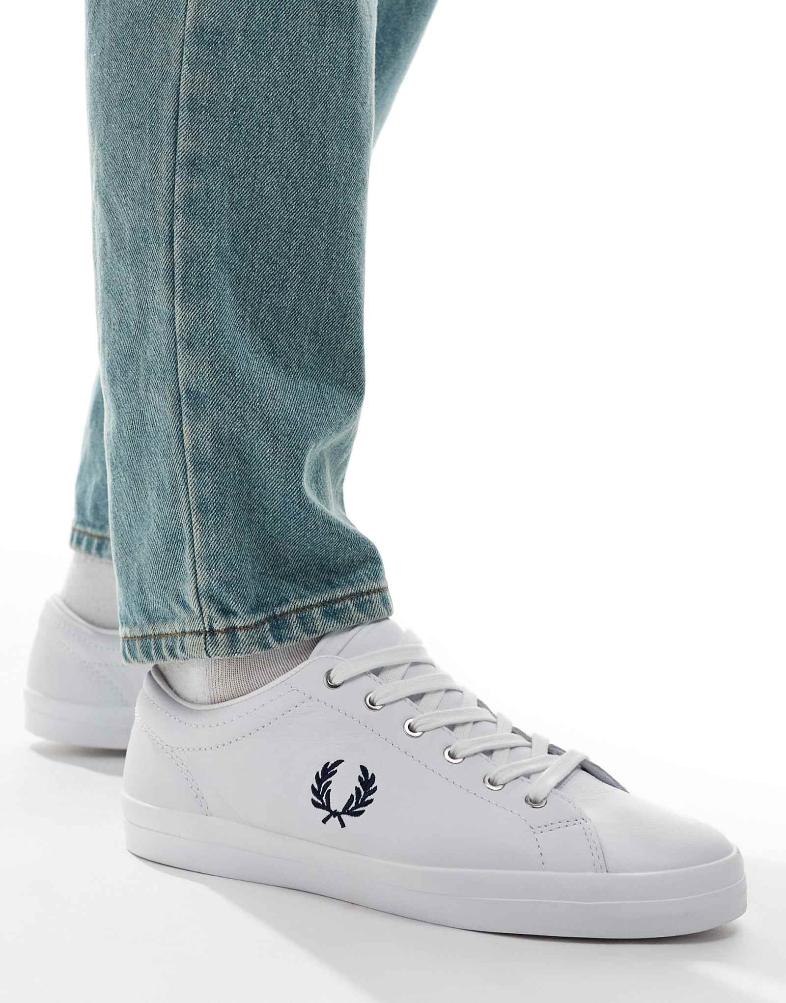 Кожаные кроссовки Fred Perry B7 белого цвета