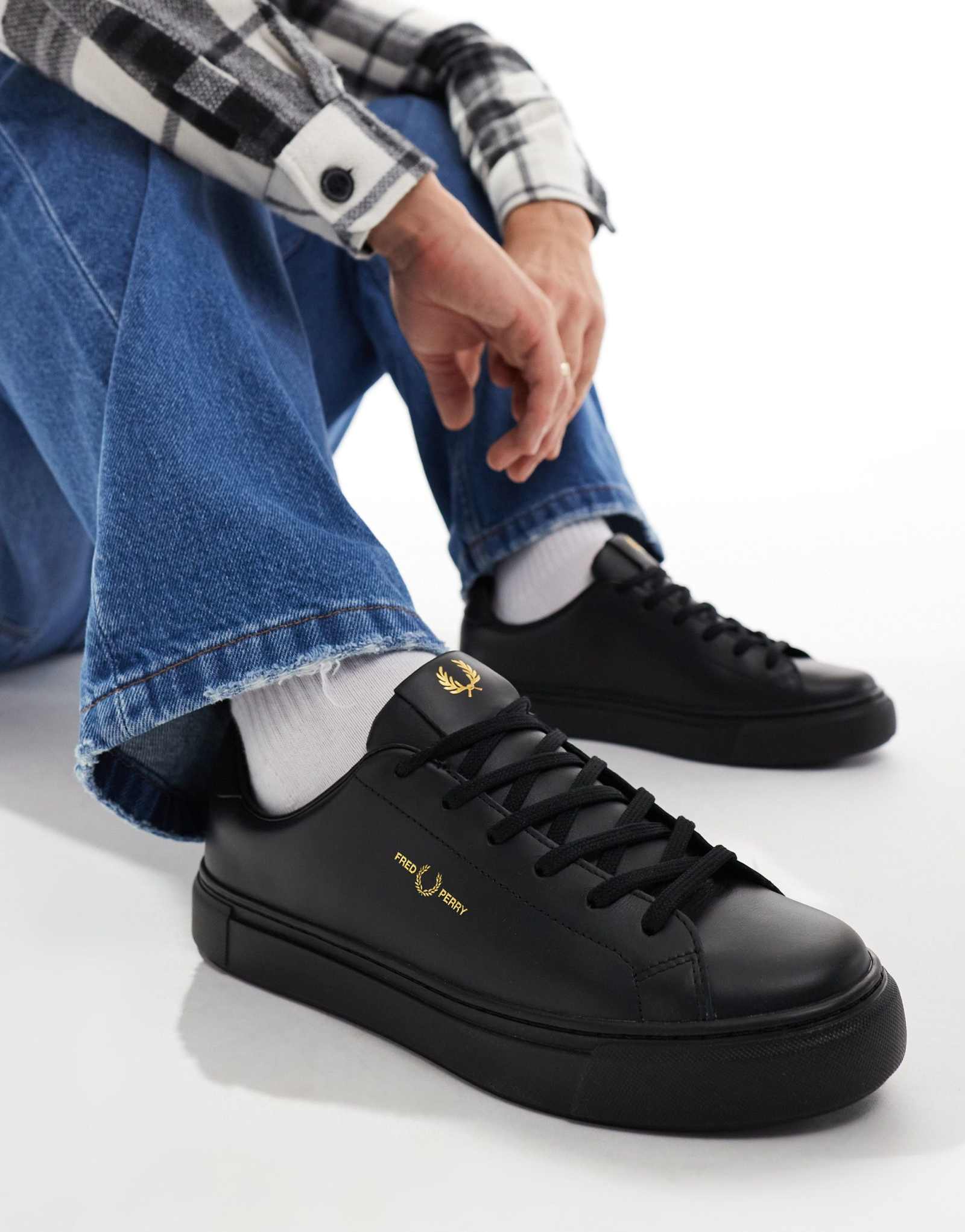 Кожаные кроссовки Fred Perry B71 черного цвета 21790₽