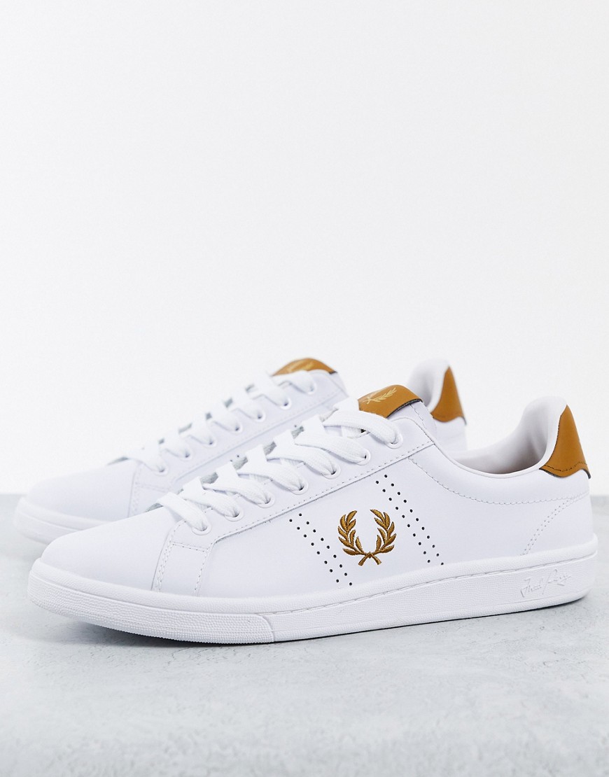 Fred Perry - B721 - Leren sneakers in wit met gouden logo