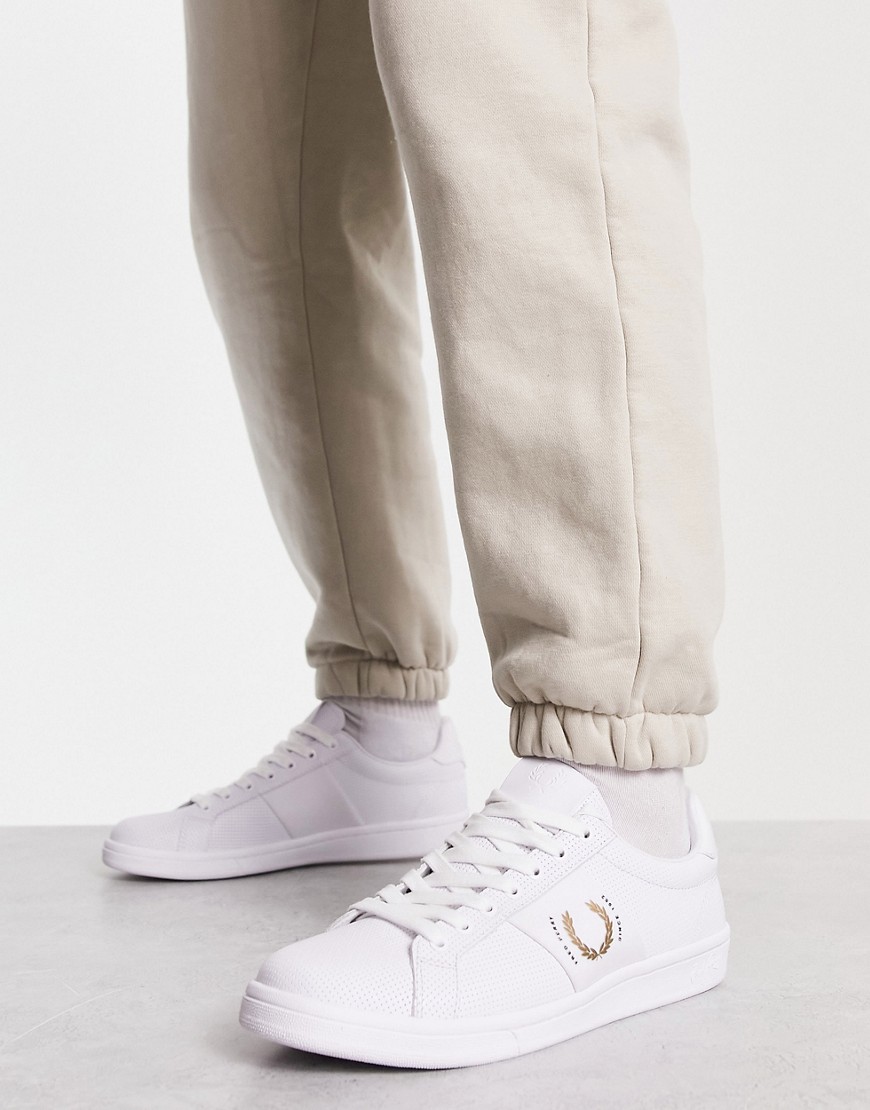 barm Rose Historiker Fred Perry B721 pique leather sneakers in white | Smart Closet