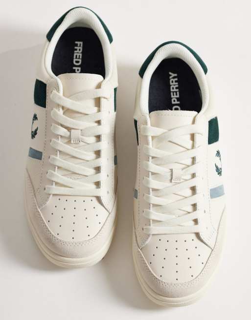 Fred Perry – B725 – Naturvita sneakers i mocka och läder med ränder, 2 av 5