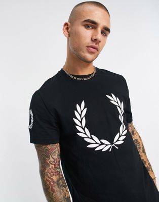Fred Perry badge detail back print  t-shirt in black