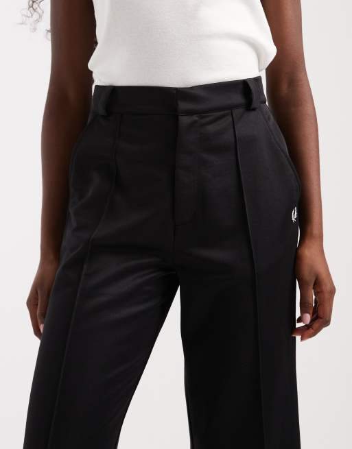 Fred Perry Baumwoll-Tricot-Hose mit weitem Bein und Bügelfalte vorn in Schwarz, 3 von 5