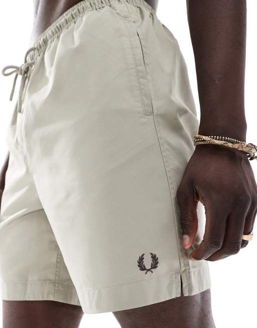 Fred Perry – Beige klassiska badshorts