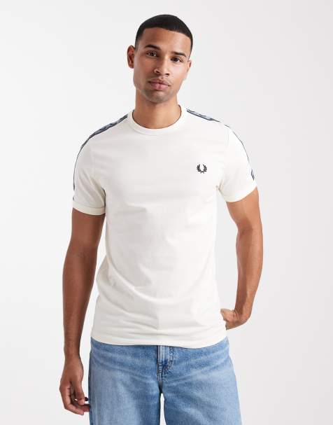 Fred Perry – Biały T-shirt z kontrastową taśmą - view 1