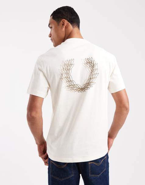 Fred Perry – Biały T-shirt z logo i nadrukiem na plecach - view 1